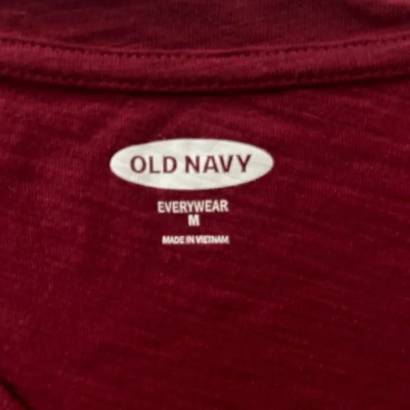 Old Navy Burgandy Red Women’s V Neck Short Sleeve Top Size Medium​​​​​​​​ - Picture 2 of 7